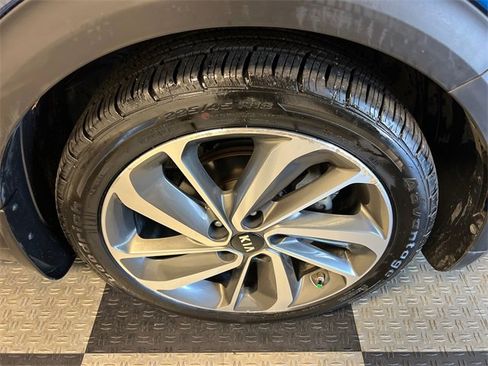 Used 2018 Kia Niro Touring image 9