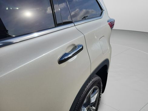 Used 2015 Toyota Highlander Limited w/ Driver Technology Package AWD/4WD image 27