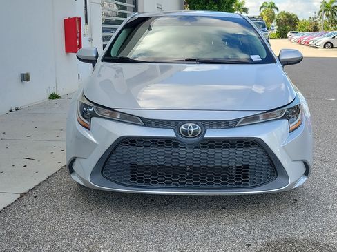 Used 2021 Toyota Corolla LE FWD image 2