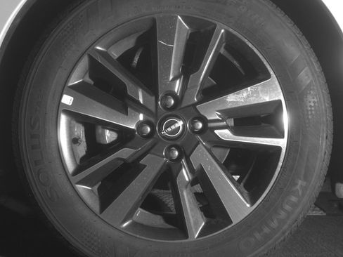 Used 2025 Nissan Versa SV image 12