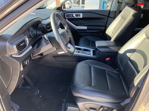 Used 2023 Ford Explorer XLT w/ Equipment Group 202A image 13