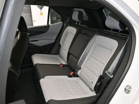 Used 2023 Chevrolet Equinox LS image 34