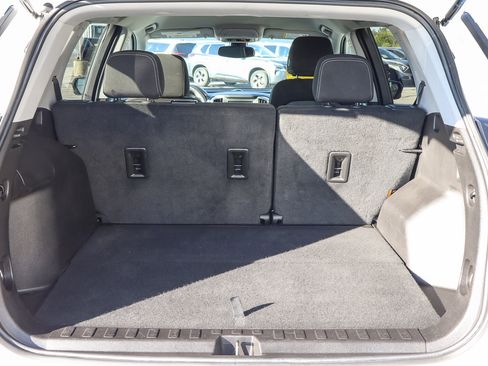 Used 2024 GMC Terrain SLE image 9