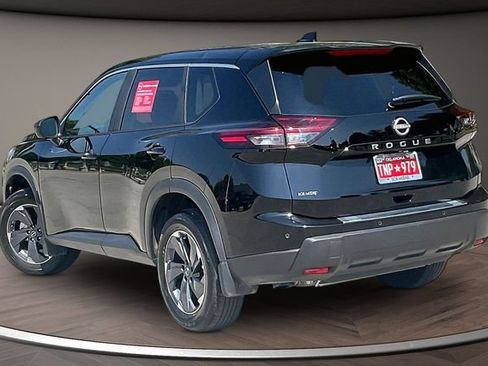 Certified 2026 Nissan Rogue SV FWD image 10