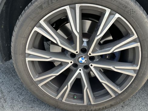 Used 2022 BMW X7 M50i AWD/4WD image 14