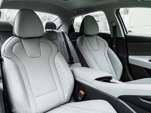 New 2026 Hyundai Elantra Limited FWD image 25