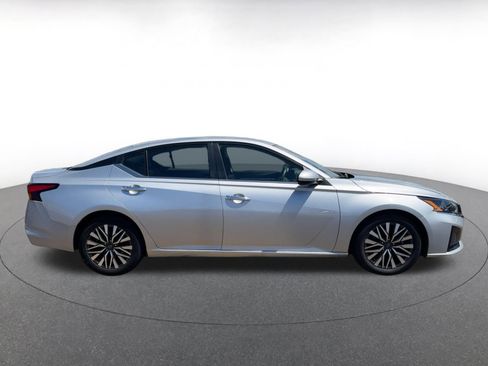 Used 2023 Nissan Altima 2.5 SV image 18