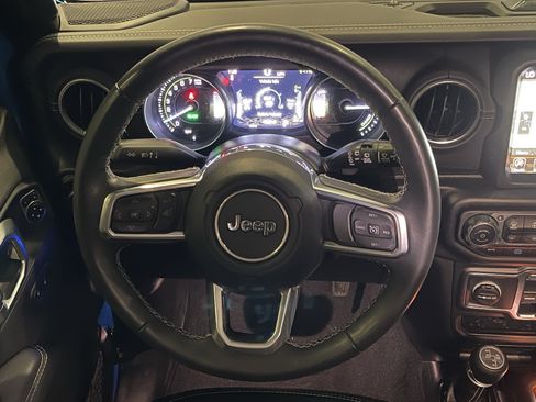 Used 2022 Jeep Wrangler Unlimited Sahara w/ Cold Weather Group AWD/4WD image 19