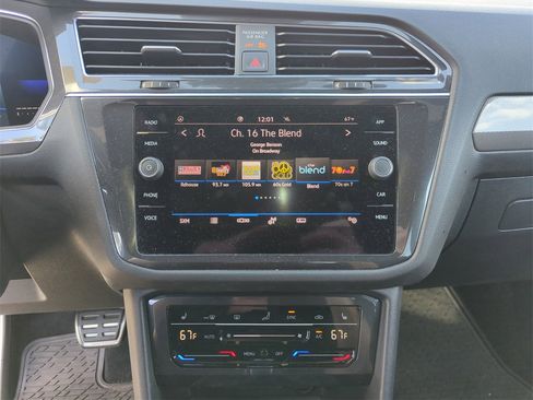 Used 2022 Volkswagen Tiguan SE R-Line image 35