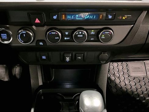 Used 2020 Toyota Tacoma TRD Sport AWD/4WD image 17