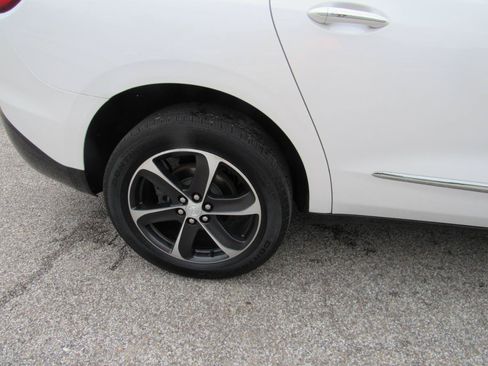 Used 2021 Buick Enclave Essence w/ Sport Touring Edition FWD image 4