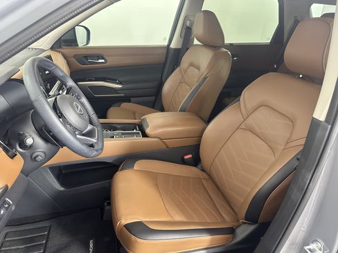 Used 2025 Nissan Pathfinder Platinum w/ Cargo Package FWD image 13