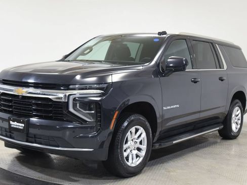 Used 2025 Chevrolet Suburban LS AWD/4WD image 12