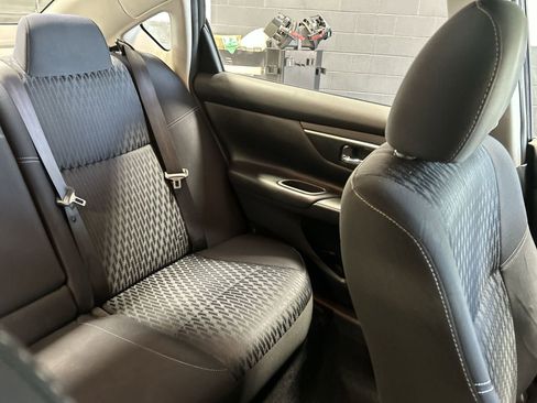 Used 2017 Nissan Altima 2.5 SV FWD image 6