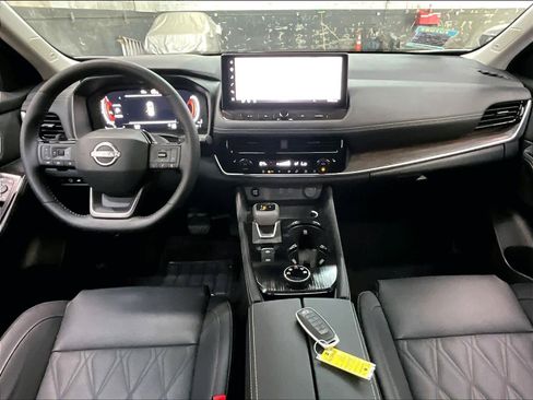 Used 2026 Nissan Rogue Platinum AWD/4WD image 17