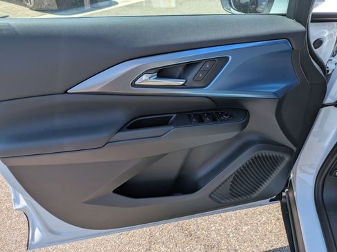 Used 2026 Chevrolet Equinox EV LT image 25