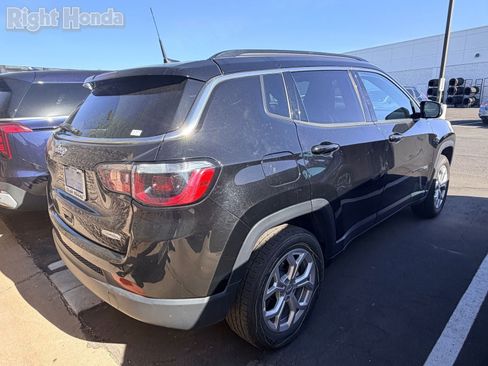 Used 2024 Jeep Compass Latitude AWD/4WD image 5