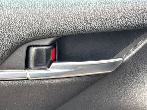 Used 2022 Toyota Camry SE image 7