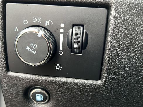 Used 2018 Jeep Grand Cherokee Altitude image 9