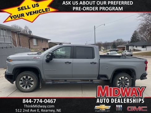 Used 2024 Chevrolet Silverado 2500 Custom w/ Custom Value Package image 2