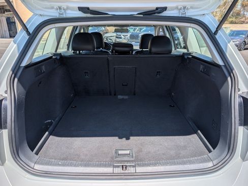 Used 2015 Volkswagen Golf TDI S FWD image 9