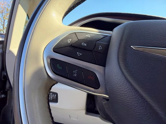 Used 2017 Chrysler Pacifica Limited w/ Advanced Safetytec Group FWD image 13