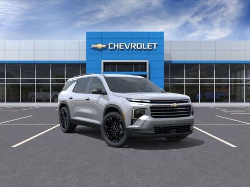 New 2026 Chevrolet Traverse LT w/ Driver Confidence Package AWD/4WD image 1