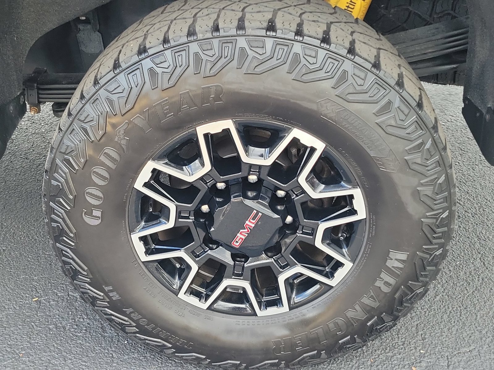 Used 2024 GMC Sierra 2500 AT4X AWD/4WD image 8