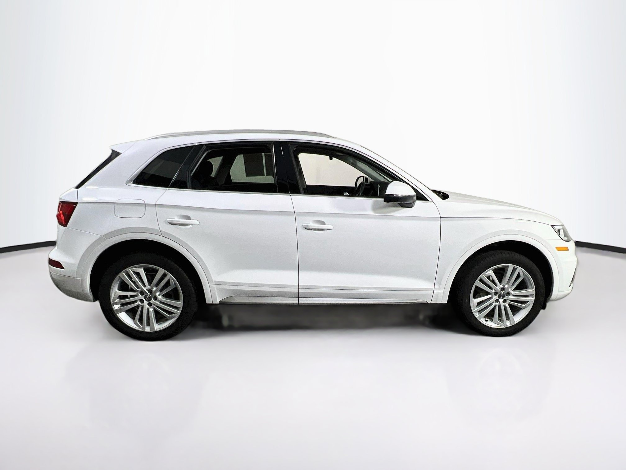 Used 2018 Audi Q5 2.0T Premium Plus w/ Premium Plus Package AWD/4WD image 4