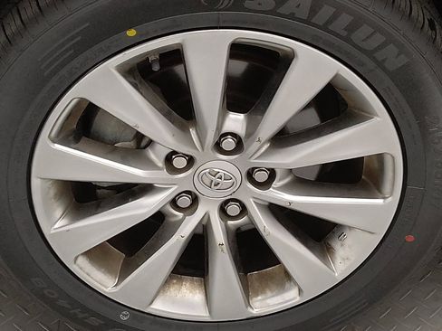 Used 2015 Toyota Camry XLE image 31