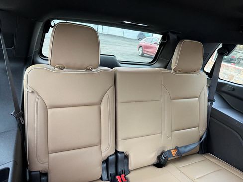 Used 2021 Chevrolet Tahoe Premier w/ Premium Package image 24