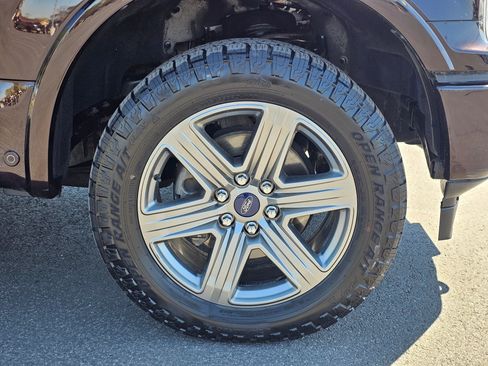 Used 2018 Ford F150 Lariat w/ Equipment Group 502A Luxury AWD/4WD image 9