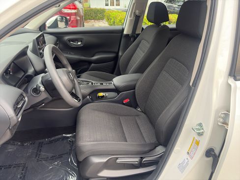 Used 2023 Honda HR-V LX image 6