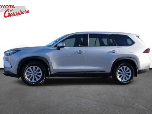 Used 2025 Toyota Grand Highlander AWD image 9