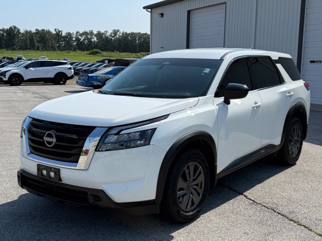 Certified 2025 Nissan Pathfinder S AWD/4WD image 3