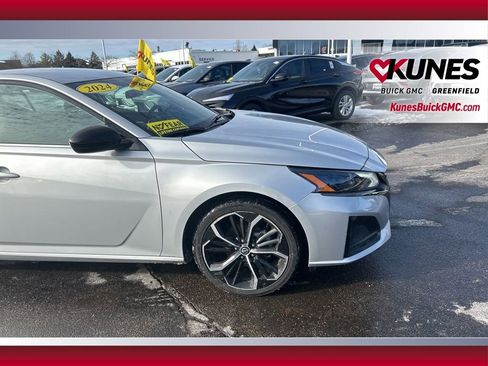 Used 2024 Nissan Altima 2.5 SR image 13