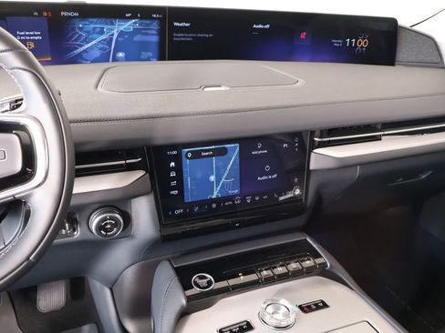 New 2025 Lincoln Navigator L Reserve AWD/4WD image 5