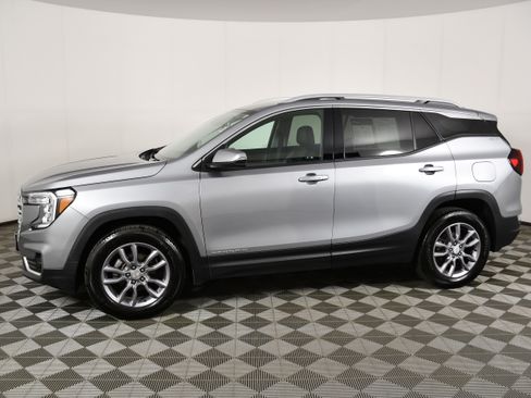 Used 2024 GMC Terrain SLT AWD/4WD image 9