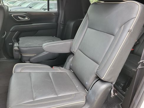 Used 2021 Chevrolet Suburban Premier w/ Premium Package RWD image 7