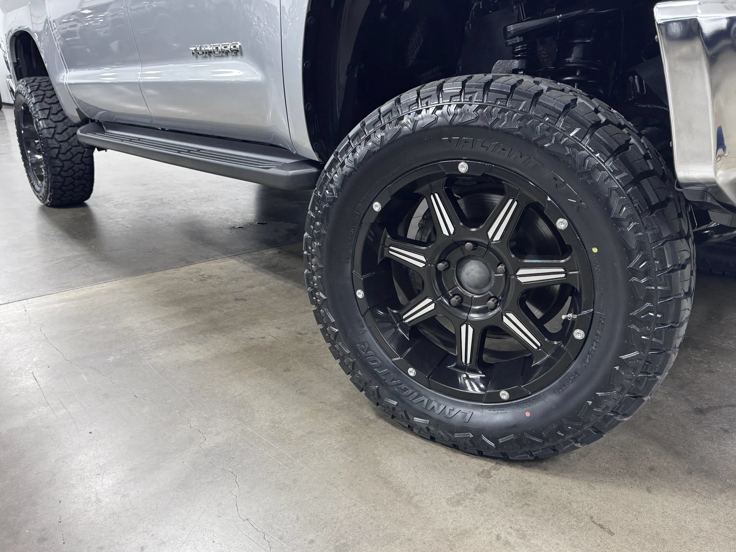 Used 2014 Toyota Tundra SR5 w/ SR5 Upgrade Package AWD/4WD image 17