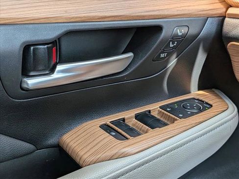 Used 2025 Toyota Grand Highlander AWD Hybrid image 4