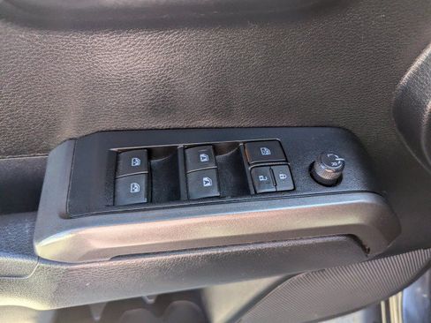 Used 2021 Toyota Tacoma TRD Off-Road AWD/4WD image 11