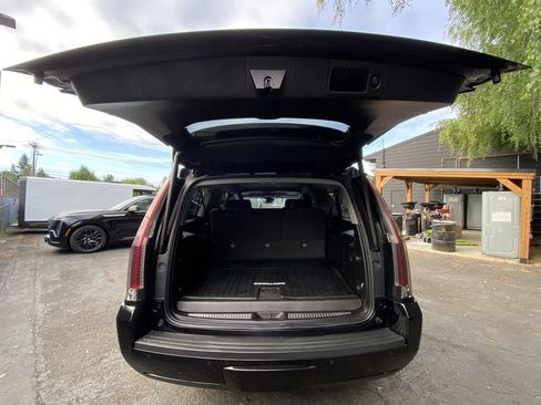 Used 2019 Cadillac Escalade ESV Luxury AWD/4WD image 27