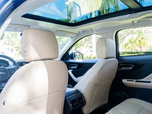 Used 2017 Jaguar F-PACE Premium image 43