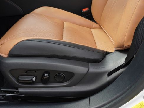 Used 2022 Lexus ES 300h Ultra Luxury w/ Accessory Package 2 FWD image 26