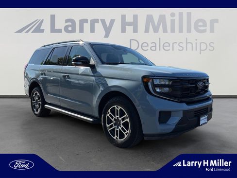 Used 2025 Ford Expedition Active AWD/4WD image 7