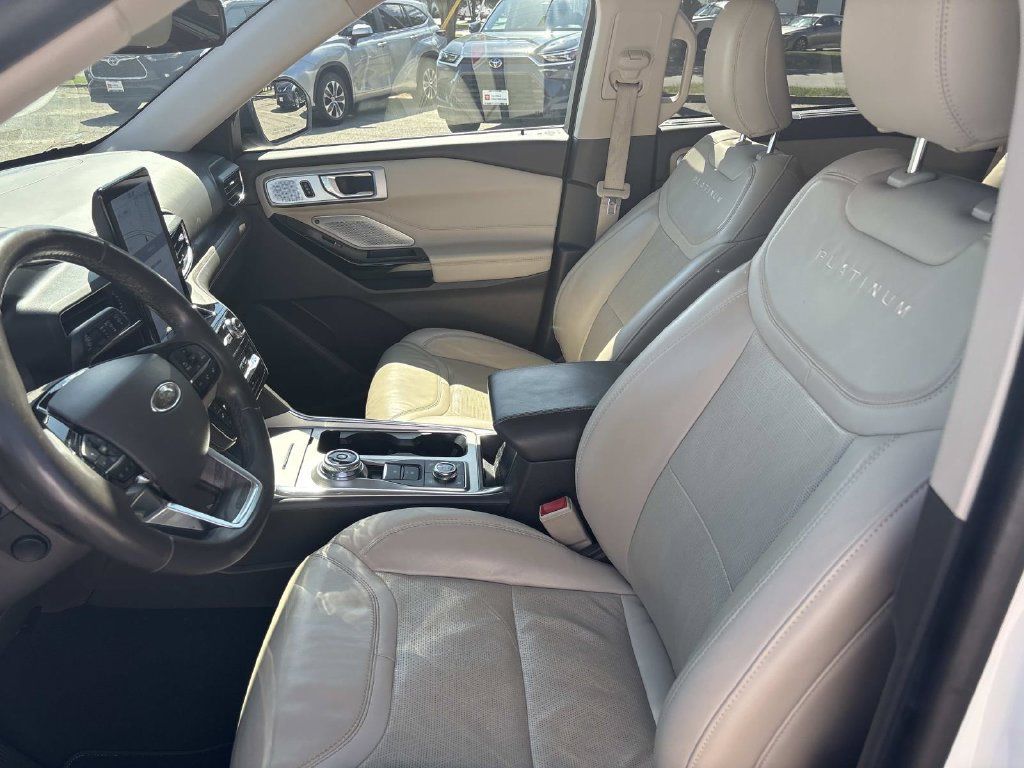 Used 2022 Ford Explorer Platinum w/ Equipment Group 601A AWD/4WD image 13