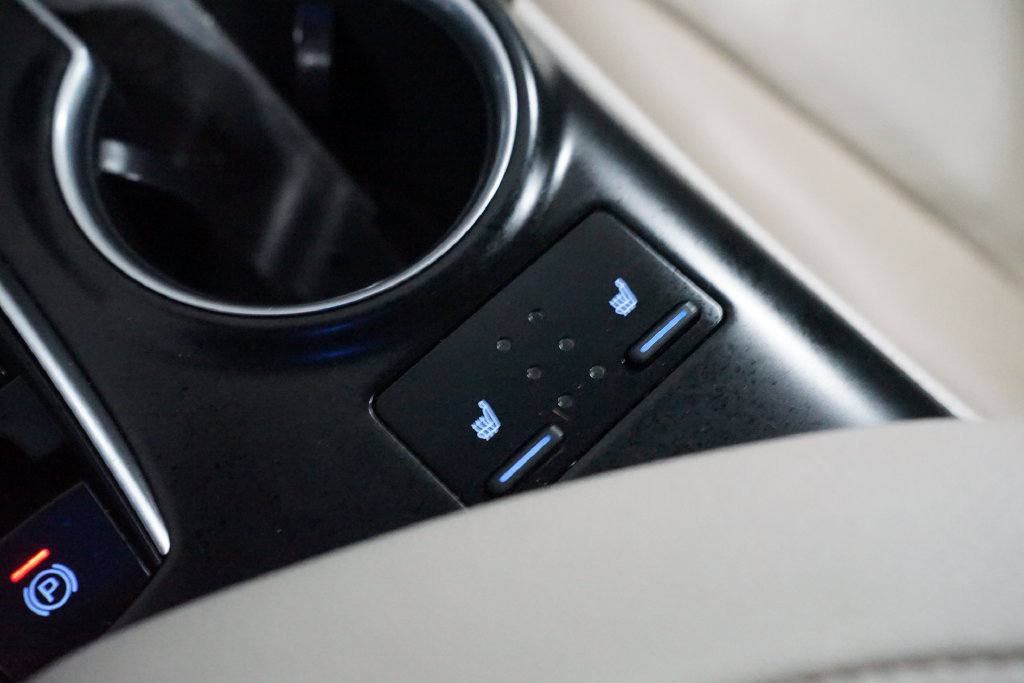 Certified 2018 Toyota Camry XLE FWD image 22