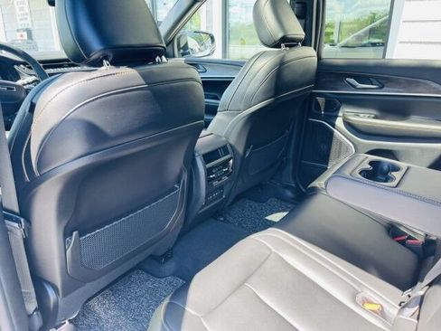 Used 2026 Jeep Grand Cherokee Limited AWD/4WD image 15