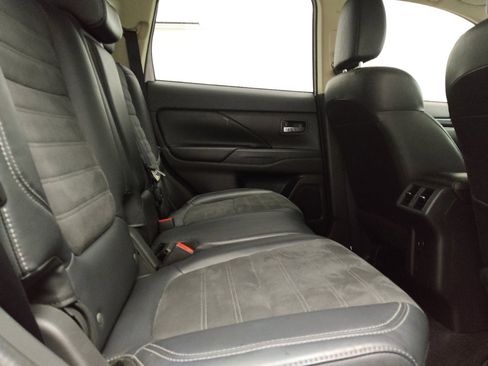 Used 2019 Mitsubishi Outlander SE FWD image 19